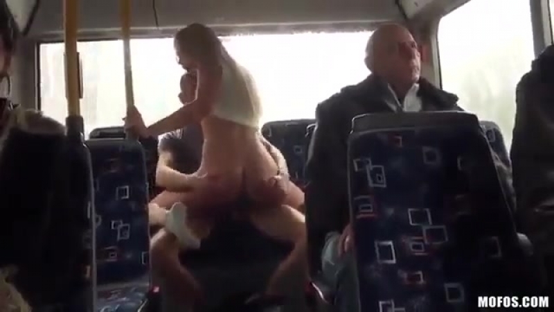 Секс русских в общественном транспорте - HD порно видео