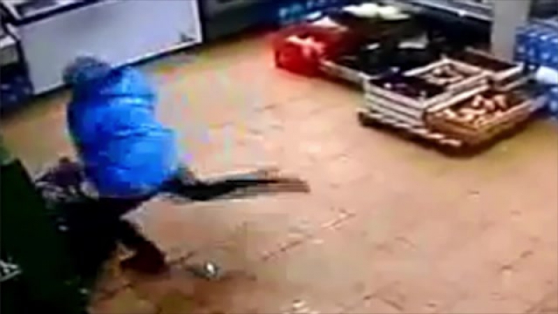 Ск мать избившая ребенка в магазине, поставлена на учет