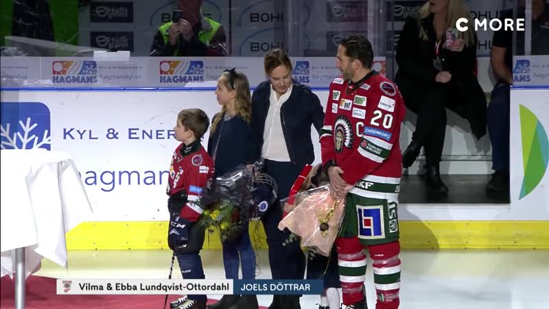 Här hyllas joel lundqvist för sina 1000 matcher i frölunda