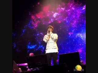 Hyuck softly singing purpose and chenle playing the piano while having literally the universe behind them is still the most ende