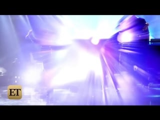 Demi lovato и alanis morissette с песней" you oughta know" на amas2015