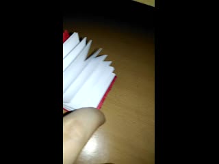 Миниатюрная книжечка с красными блёстками