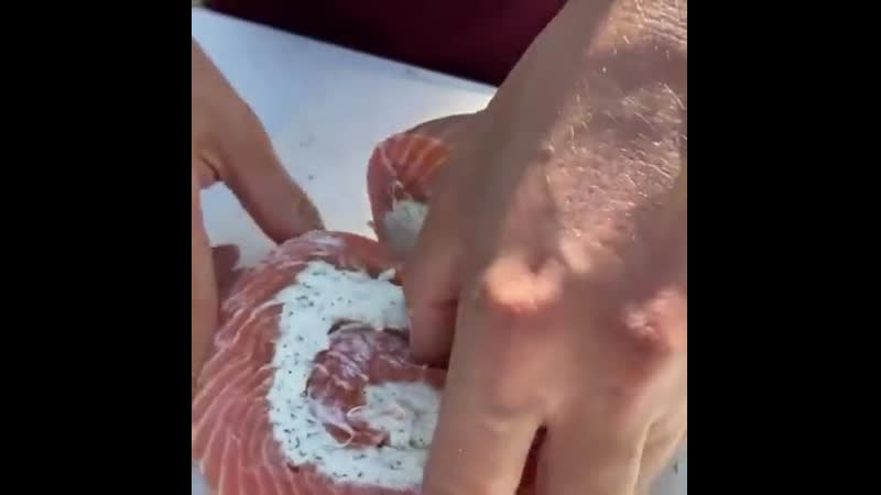 Хитрая хозяйка сочный запеченный лосось с творожным сыром и лимонами