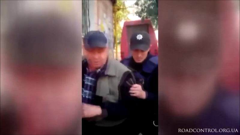 Поліція побила дідуся за торгівлю картоплею