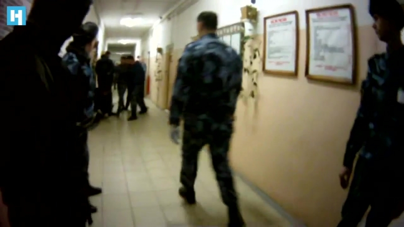 (18+) «учения» заключенных избивают в коридоре ярославской ик №1