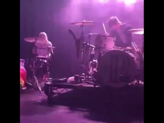 Lynn gunn and justin nace pvris drumming live in la, ca 12/04/2018