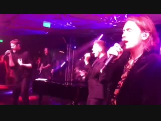 Omg when take that rock up to my fathers christmas party! takethat @takethat @garybarlow amazing itotallyneededtogo