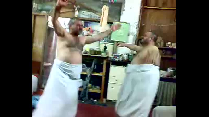 В сеть попало видео креативного проведения досуга двух командиров группы хташ, названных источниками как махмуд абду из хута хад