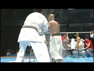 【新極真会】66歳空手家のド肝を抜く肉体と破壊力！ 66 years old karate demonstration shinkyokushinkai karate