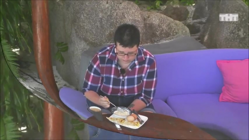 А я все жру и жру пестня о сане 123кг (черно)