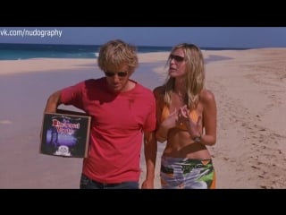 Сара фостер (sara foster) в купальнике в фильме "большая кража" (the big bounce, 2004, джордж эрмитаж)