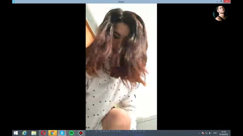 Chiroyli qizlar va ularning mushuklari