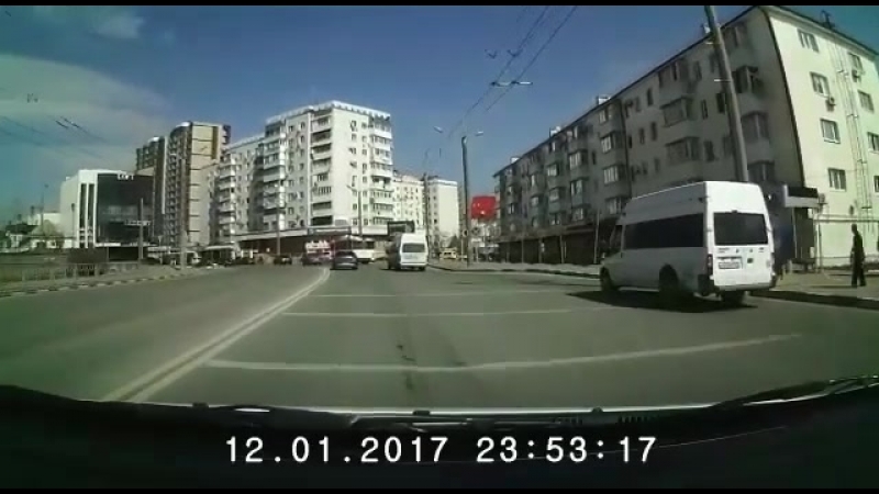 Лобовое столкновение «лады весты» и «киа» в новороссийске попало на ...