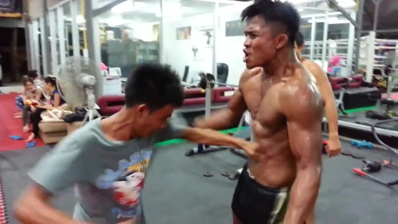 Проверка пресса на удары по корпусу