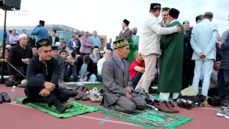 Казанда ун мең мөселман бергә авыз ачты