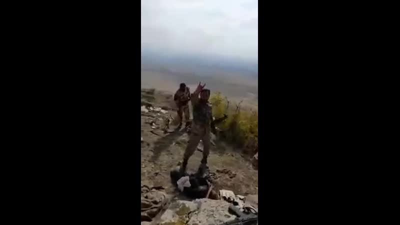 🇦🇿азербайджанские спецназовцы водружают флаг азербайджана на освобождённой территории