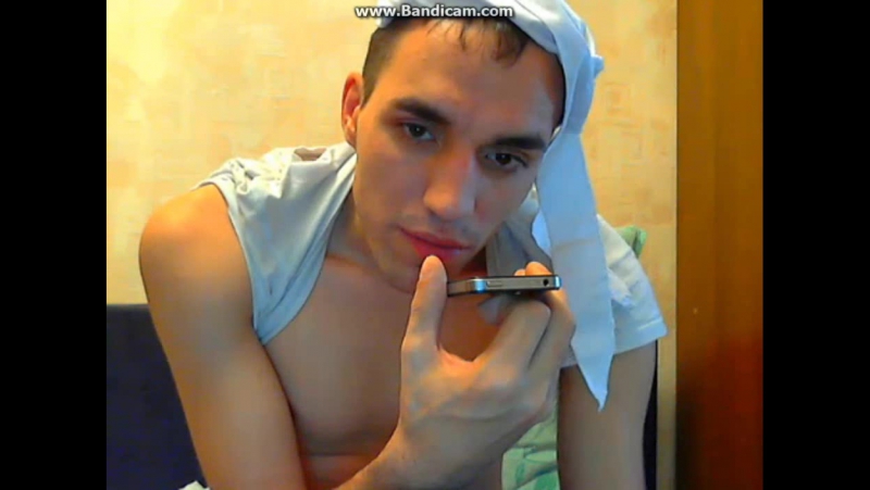 Гей звонит в службу психологической помощи