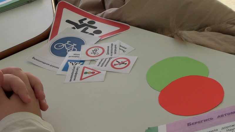 Инспекторы гаи проводят для школьников уроки безопасности на дорогах