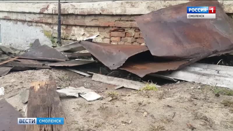 Огонь охватил многоквартирный дом в центре смоленска