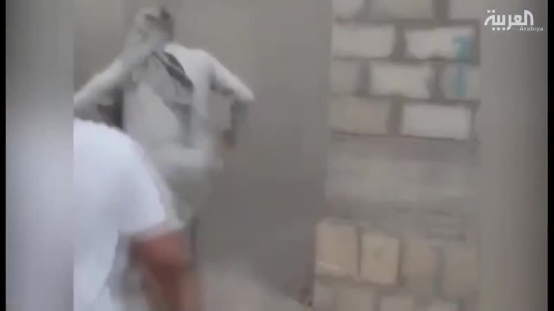 فيديو مأساوي يُظهر إنقاذ أطفال من تحت أنقاض منزل استهدفته الميليشيات الحوثية بصاروخ باليستي في مأرب