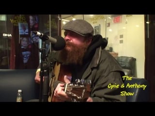 Homeless mustard sings "creep"