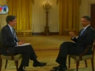 Barack obama swats a fly during tv interview / барак обама хлопает насекомое во время телевизионного интервью