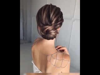 Красивая нежная прическа