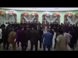 Между нами тает лёд (vhs video)