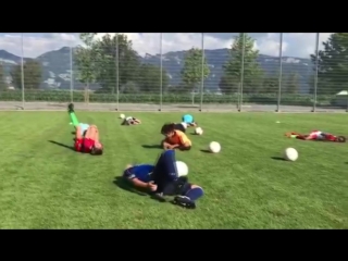 My všichni jsme neymar! trénink parodující brazilskou hvězdu letí internetem