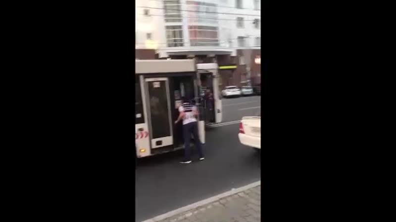 Драка водителей автобусов в красноярске