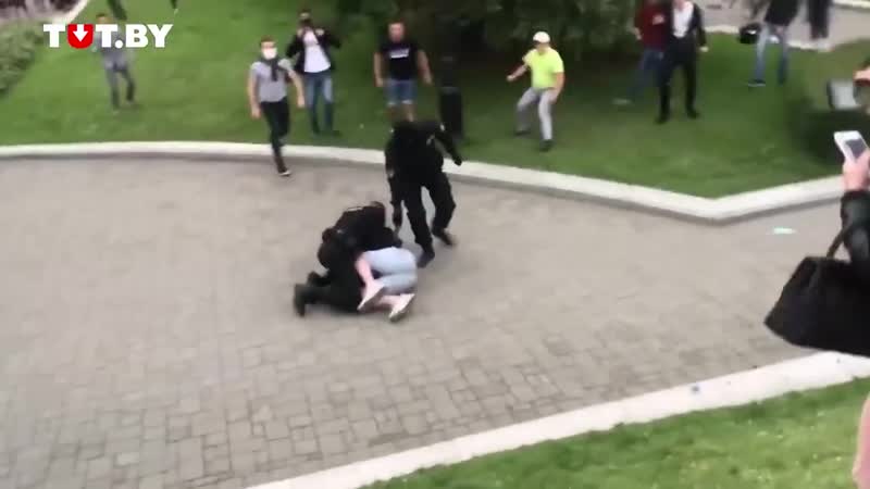 Драка с омоном на площади победы