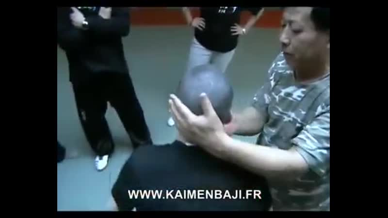 Основы массажа показывает патриарх бацзи цюань у лянь чжи