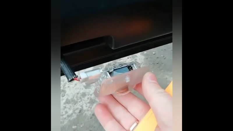 Устаноа подсветка логотипа lexus в передние двери