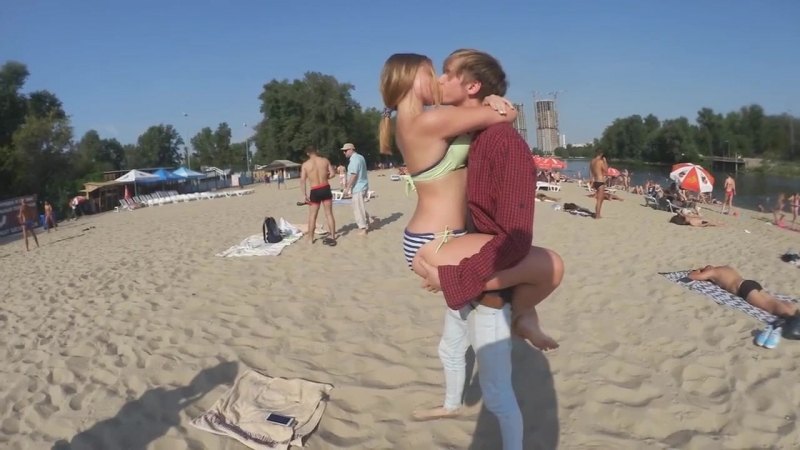 Kissing prank поцелуй с незнакомкой развод на поцелуй 7