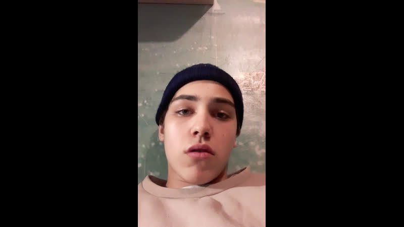 Владик показывает письки