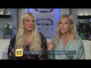 Watch bh90210s jennie garth and tori spelling interview each other (full interview)