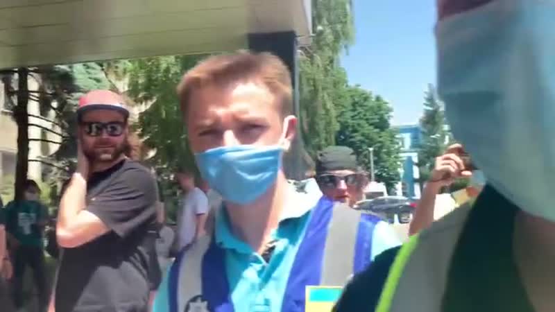 Стерненко и его сторонники продолжают буянить