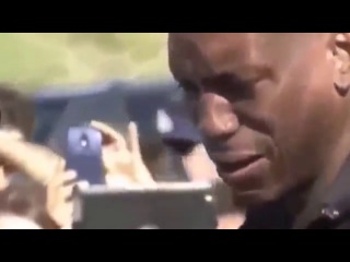 Тайриз гибсон плачет на месте аварии пола уокера (tyrese gibson, paul walker)