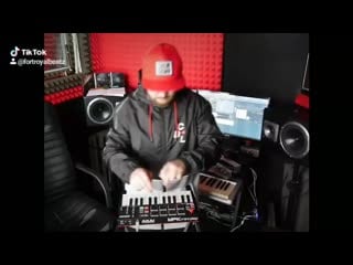 Tembur осман делает новый шедевральный ремикс (fortroyalbeatz tyga ayy macarena)