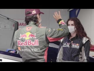 Burcu özberkin red bull sporcusu dario costa ile havada akrobasi heyecanı