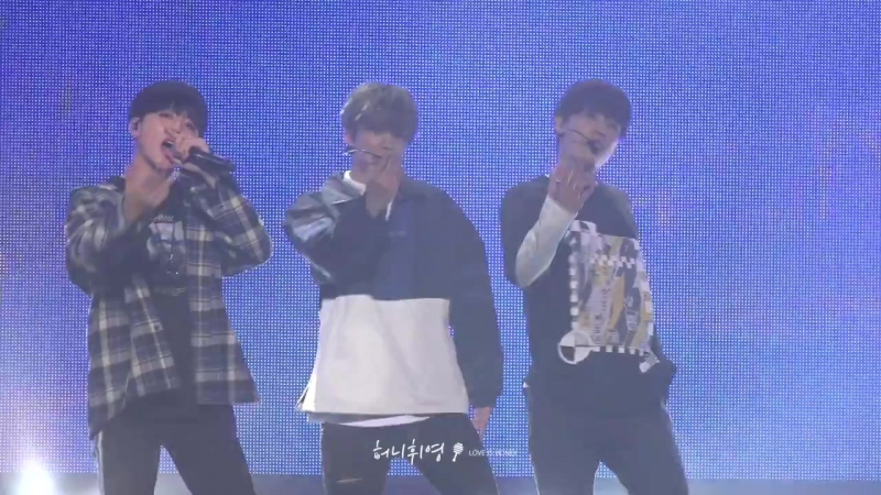 171012 o sole mio 쇼케이스 나랑 놀자 ( hwiyoung focus )
