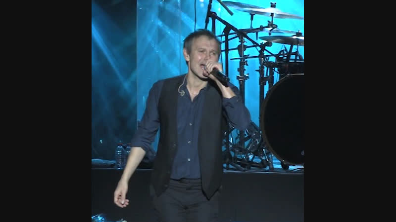 Святослав вакарчук дал концерт в пользу семей погибших военных