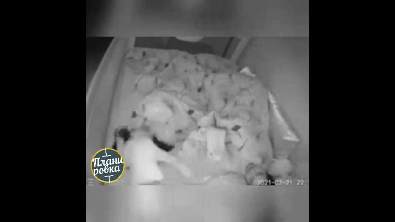 Когда появляется ребенок, то мамам нужно смотрится с тем что высыпаться они больше не будут 😁