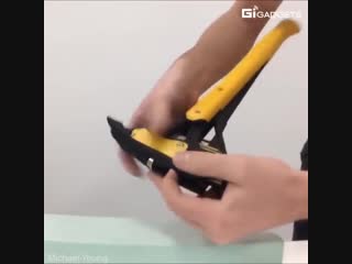 This nail dispensing hammer can save your sore thumbs gj!