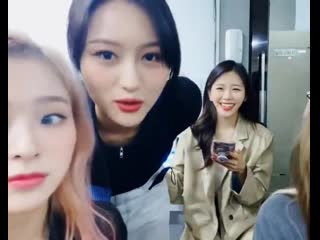 Только минджи может трогать попу шиён!1!1