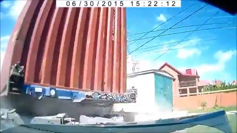 Наложил полные штаны