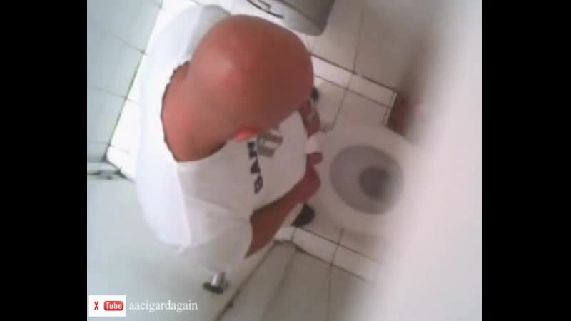 Footballer fabien barthez (supposedly) spycam piss
