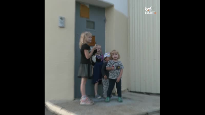 Дзеці сустракаюць бацьку з акрэсціна