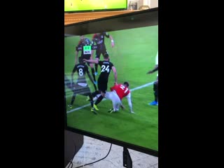 Var have just ruled out the arsenal goal for this foul by callum chambers