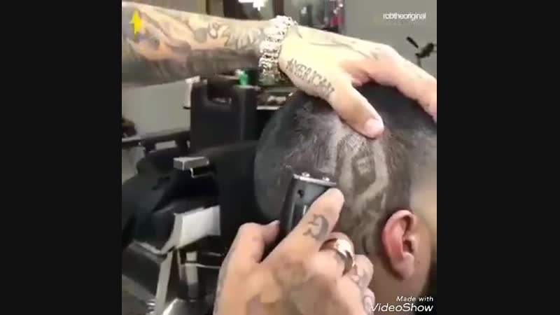 Когда мода объединила татуирои и прически